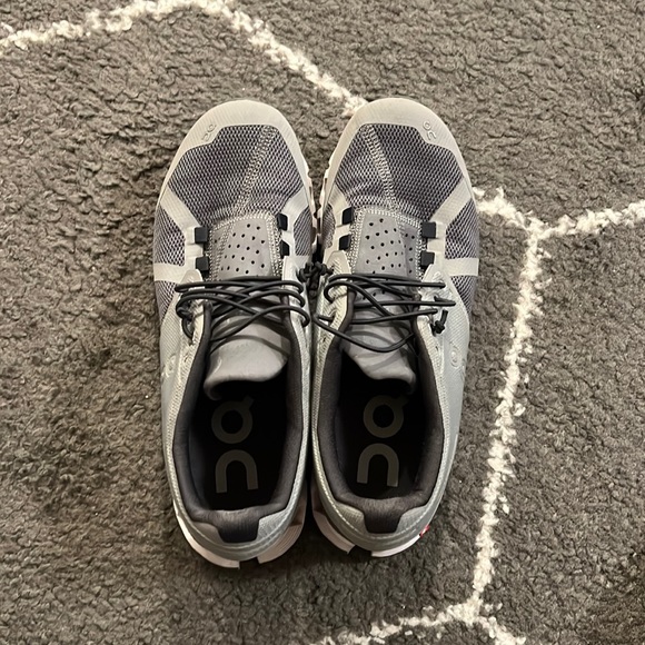 On clouds, the classic - Picture 1 of 4